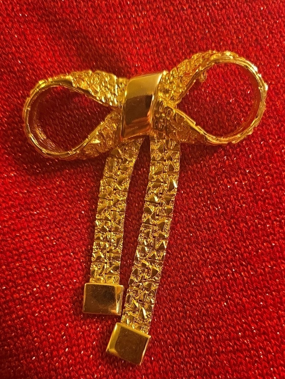 Vintage 1980's Gold Bow Brooch with Textured Dangles